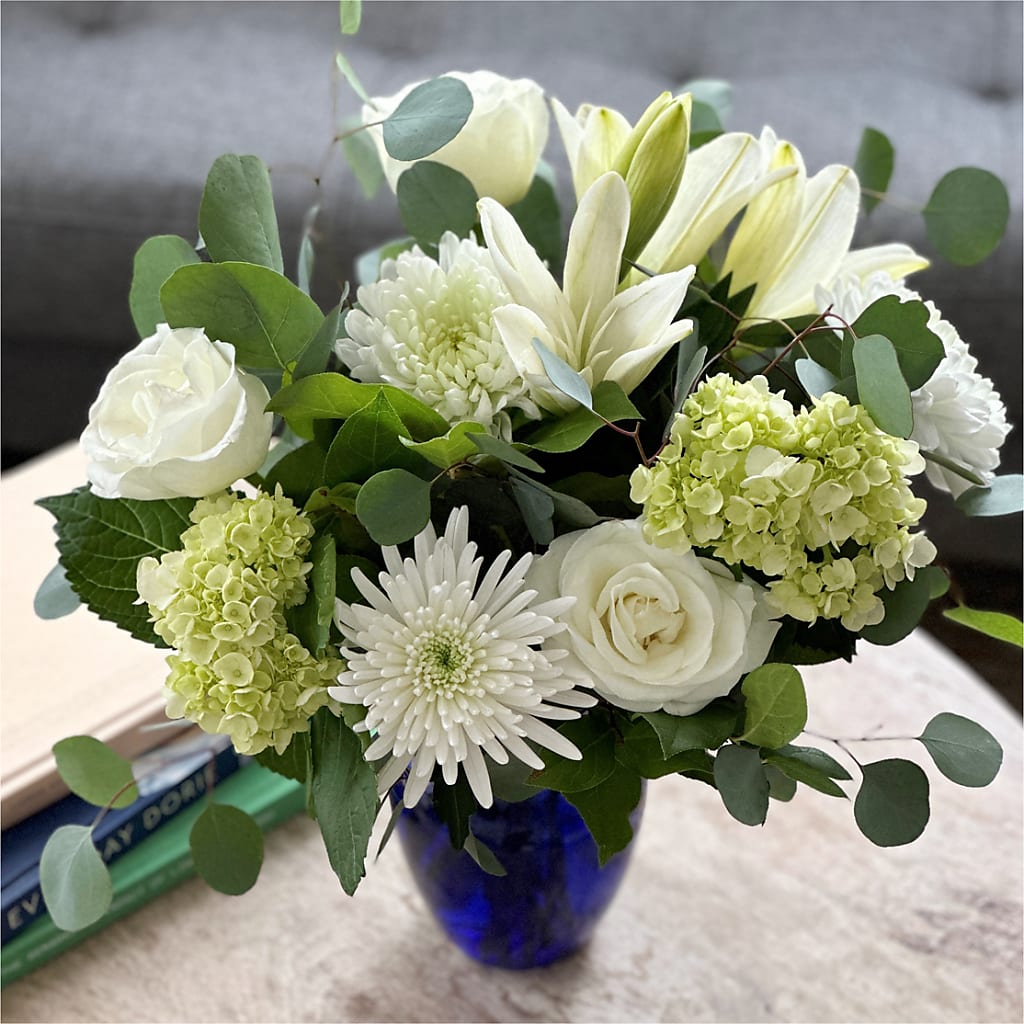 Snowy Dreams Bouquet – FORGET-ME-NOT FLOWERS & GIFTS, Jacksonville NC